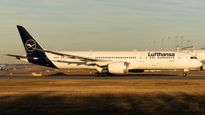 Photo of D-ABPD - Boeing 787-9 Dreamliner operated by Lufthansa