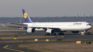 Photo of D-AIHU - Airbus A340-642 operated by Lufthansa