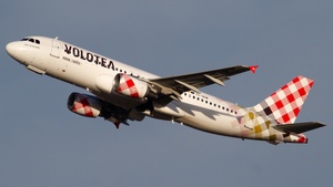Photo of EC-NOM - Airbus A320-214 operated by Volotea