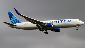 Photo of N675UA - Boeing 767-322(ER) operated by United Airlines
