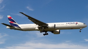 Photo of PT-MUH - Boeing 777-32W(ER) operated by LATAM Airlines Brasil