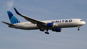 Photo of N658UA - Boeing 767-322(ER) operated by United Airlines