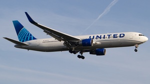 Photo of N667UA - Boeing 767-322(ER) operated by United Airlines