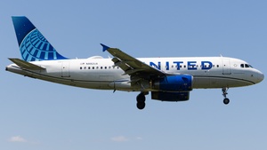 Photo of N882UA - Airbus A319-132 operated by United Airlines