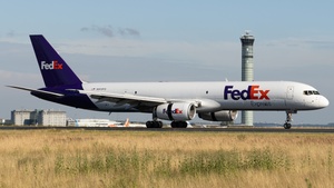 N913FD - Boeing 757-28A(SF)