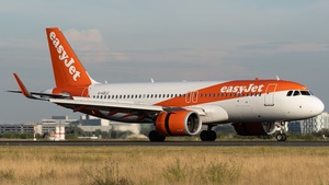 G-UZLC - Airbus A320-251N