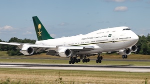 Photo of HZ-HM1 - Boeing 747-468 operated by Saudi Royal Flight