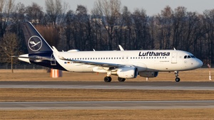 Photo of D-AIUG - Airbus A320-214 operated by Lufthansa