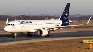 Photo of D-AIUI - Airbus A320-214 operated by Lufthansa
