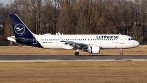 Photo of D-AIUK - Airbus A320-214 operated by Lufthansa