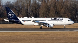 Photo of D-AIUL - Airbus A320-214 operated by Lufthansa