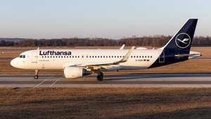 Photo of D-AIUM - Airbus A320-214 operated by Lufthansa