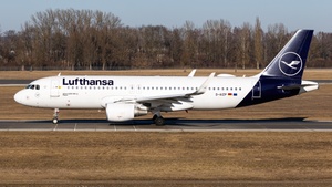 Photo of D-AIZP - Airbus A320-214 operated by Lufthansa