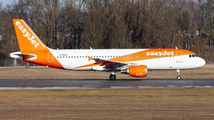 Photo of G-EZUI - Airbus A320-214 operated by easyJet