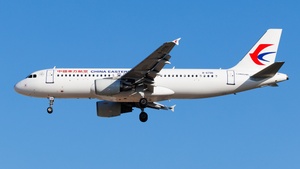 Photo of B-6796 - Airbus A320-214 operated by China Eastern Airlines