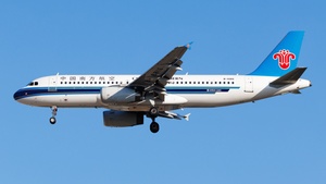 Photo of B-6816 - Airbus A320-232 operated by China Southern Airlines