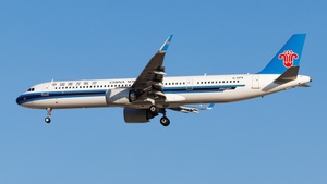 Photo of B-30FW - Airbus A321-253NX operated by China Southern Airlines
