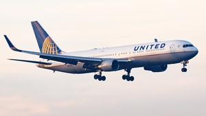 Photo of N663UA - Boeing 767-322(ER) operated by United Airlines