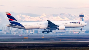 Photo of PT-MUI - Boeing 777-32W(ER) operated by LATAM Airlines Brasil