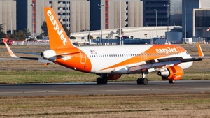 Photo of OE-IJH - Airbus A320-214 operated by easyJet Europe