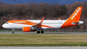 Photo of G-EZOF - Airbus A320-214 operated by easyJet