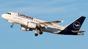 Photo of D-AIBL - Airbus A319-112 operated by Lufthansa CityLine