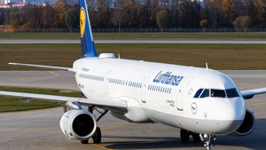 Photo of D-AIDP - Airbus A321-231 operated by Lufthansa