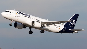 Photo of D-AIZE - Airbus A320-214 operated by Lufthansa