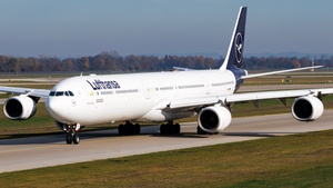 Photo of D-AIHI - Airbus A340-642 operated by Lufthansa