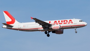 Photo of 9H-LOO - Airbus A320-214 operated by Lauda Europe