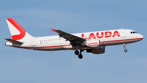 Photo of 9H-LMP - Airbus A320-214 operated by Lauda Europe