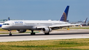 Photo of N57868 - Boeing 757-33N operated by United Airlines