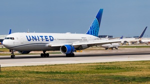 Photo of N670UA - Boeing 767-322(ER) operated by United Airlines
