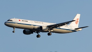 Photo of B-6712 - Airbus A321-213 operated by Air China