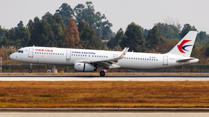 Photo of B-8165 - Airbus A321-231 operated by China Eastern Airlines