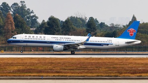 Photo of B-8640 - Airbus A321-211 operated by China Southern Airlines