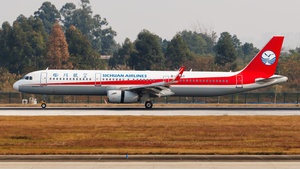 Photo of B-305T - Airbus A321-231 operated by Sichuan Airlines