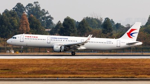 Photo of B-8652 - Airbus A321-211 operated by China Eastern Airlines