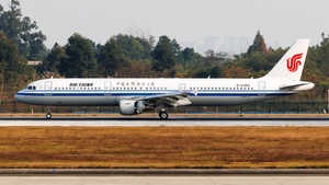 Photo of B-6382 - Airbus A321-213 operated by Air China