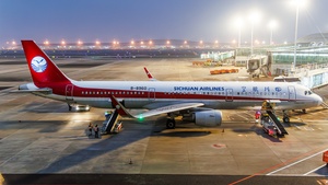 Photo of B-8960 - Airbus A321-211 operated by Sichuan Airlines