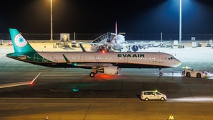 Photo of B-16211 - Airbus A321-211 operated by EVA Air