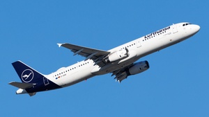 Photo of D-AIDK - Airbus A321-231 operated by Lufthansa