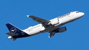 Photo of D-AIZC - Airbus A320-214 operated by Lufthansa