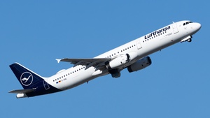 Photo of D-AIRL - Airbus A321-131 operated by Lufthansa