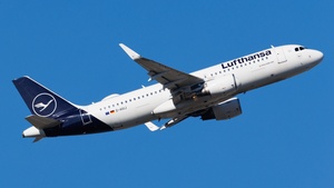 Photo of D-AIUJ - Airbus A320-214 operated by Lufthansa