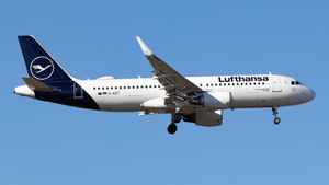 Photo of D-AIZT - Airbus A320-214 operated by Lufthansa
