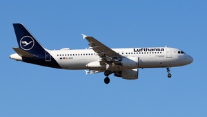 Photo of D-AIZB - Airbus A320-214 operated by Lufthansa
