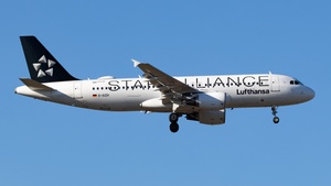 Photo of D-AIZH - Airbus A320-214 operated by Lufthansa