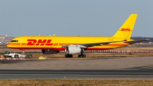 OE-LNL - Boeing 757-223(PCF)