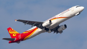 Photo of B-LPR - Airbus A321-231 operated by Hong Kong Airlines